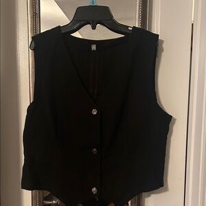 Chic Black Button-Up Sleeveless vest!